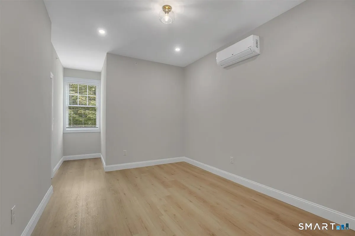 2 bed, 1.0 bath, 1000 sqft, $2,950 — Photo 4
