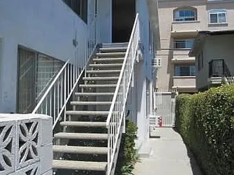 3712 Mentone Ave — Photo 8