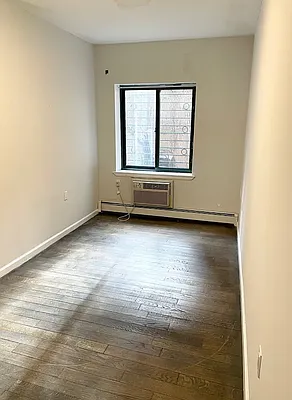 Rented by Icon Realty Services | media 29