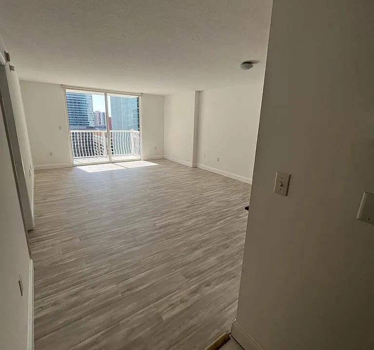 1200 Brickell Bay Dr #2621