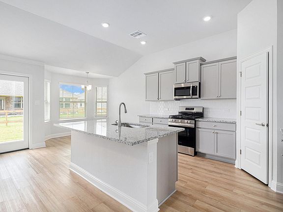 2nd image of 10 Greystone Ct