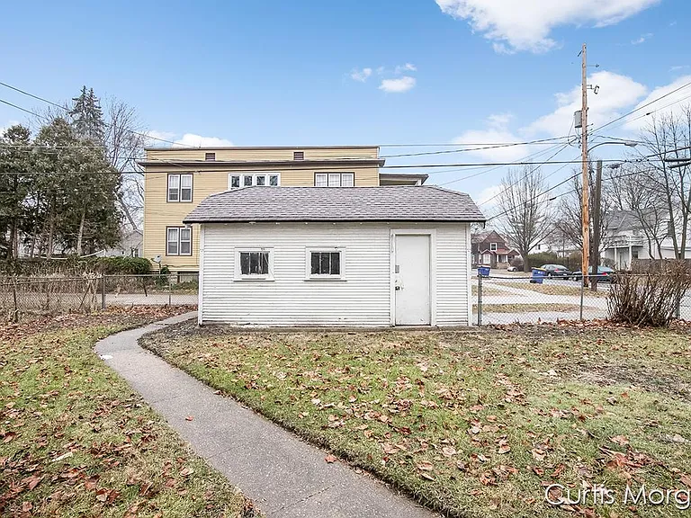 1035 Chatham St NW — Photo 25