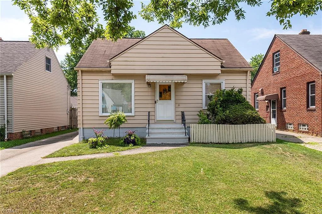 13809 Clifford Ave photo 1