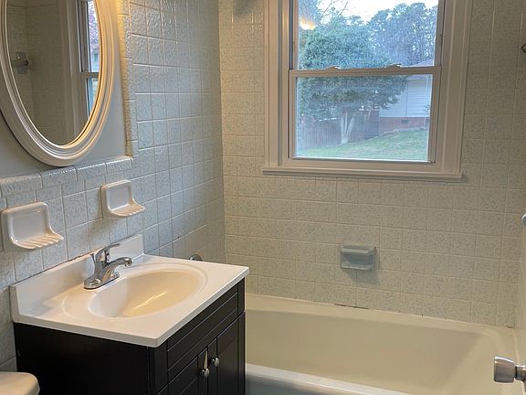 3rd image of 724 Bothwell Pl