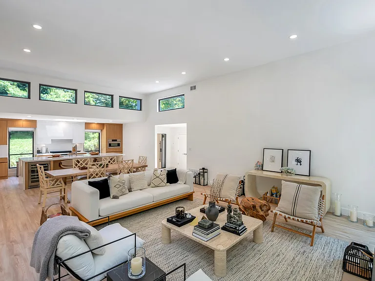 94 Peconic Hills Dr — Photo 7