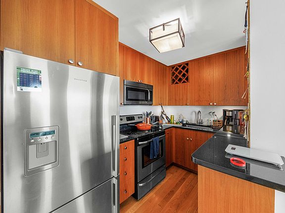 4th image of 2626 N Lakeview Ave APT 3210