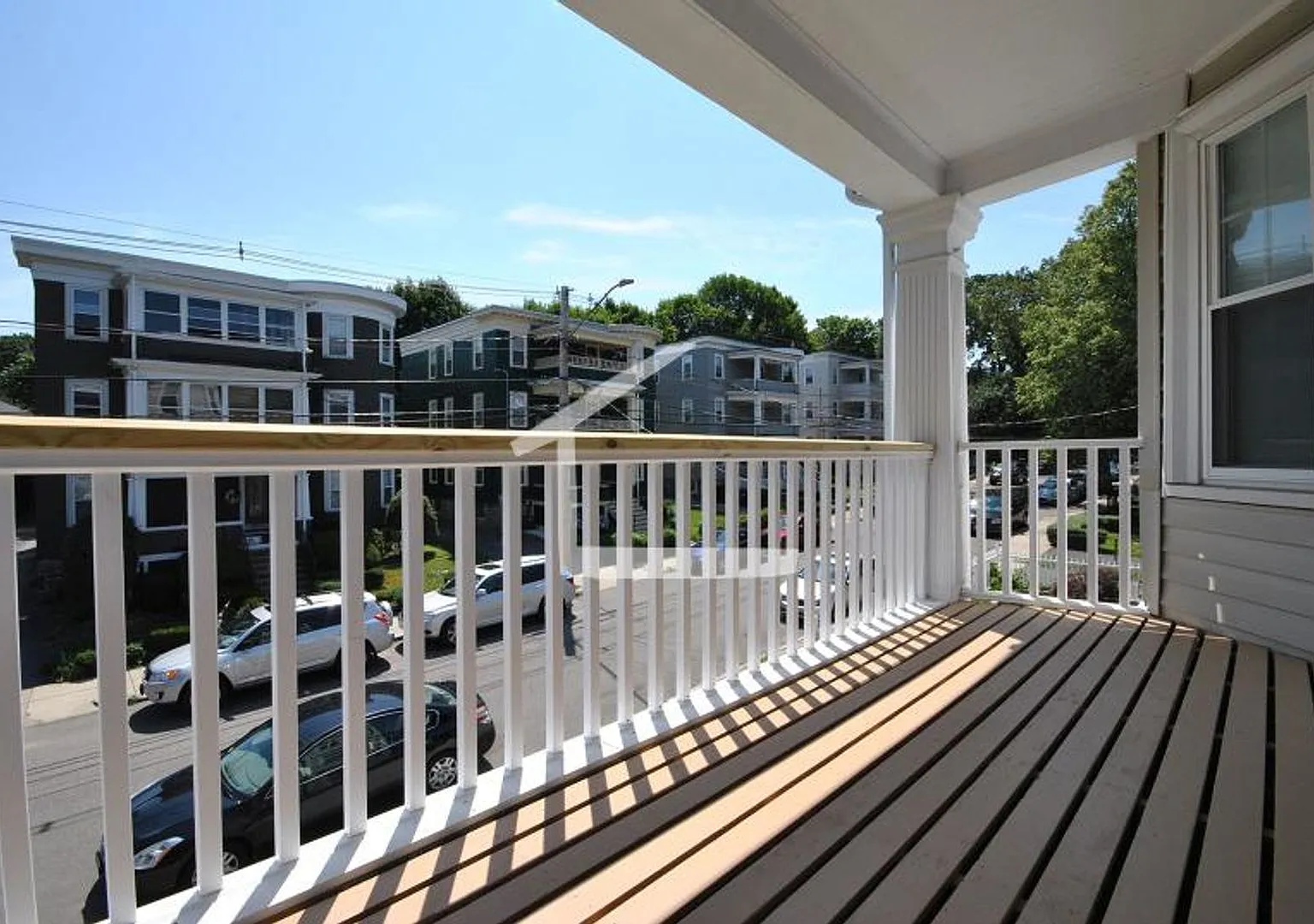 Charming 3 Bedroom-No broker fee — Photo 2