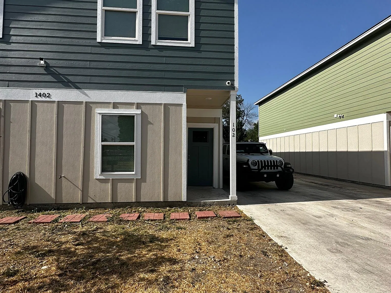 3 bed, 1280 sqft, $1,600 — Photo 1