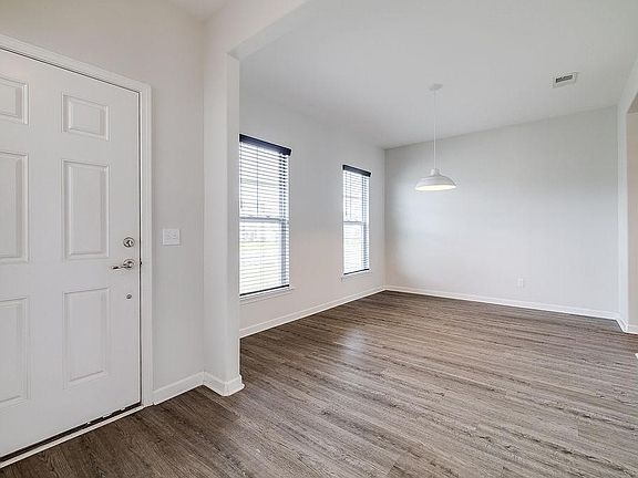 3rd image of 231 Lakepointe Dr