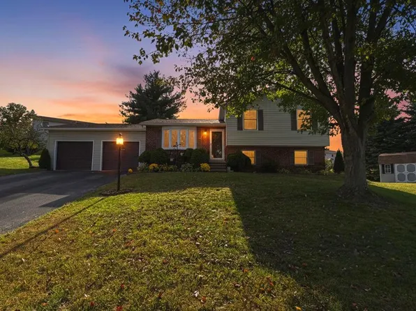 27 Arlene Ct, Hanover, PA 17331