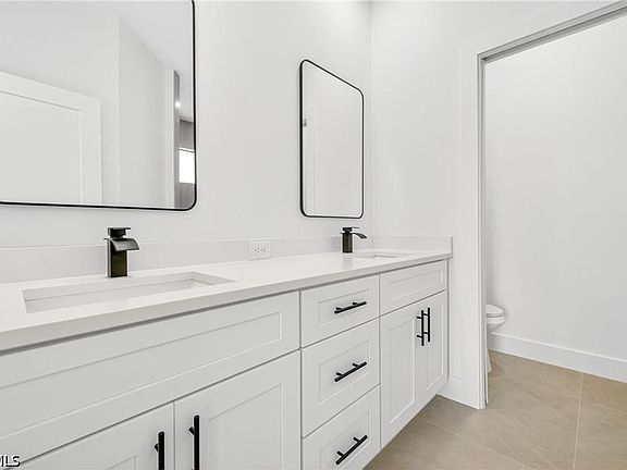 5th image of 333 Pinehurst Ave