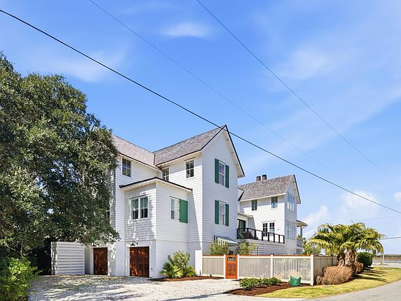 3rd image of 120 Palm Blvd