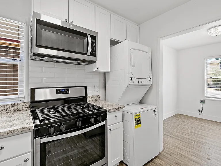 Hesperian Townhomes — Photo 5