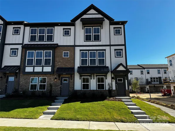 3249 Stelfox St, Charlotte, NC 28262