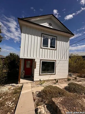 2 bed, 1.5 bath, 1055 sqft, $1,850 — Photo 1
