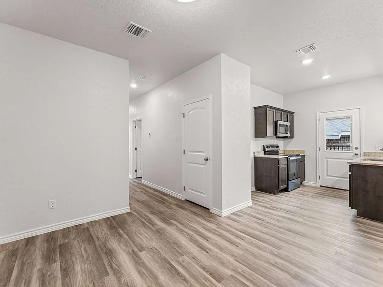 1110 Zora Dr #B — Photo 9