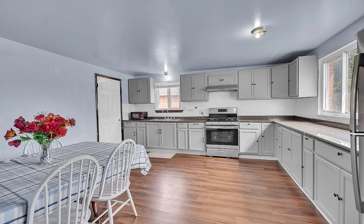 3 bed, 1250 sqft, $1,500 — Photo 4