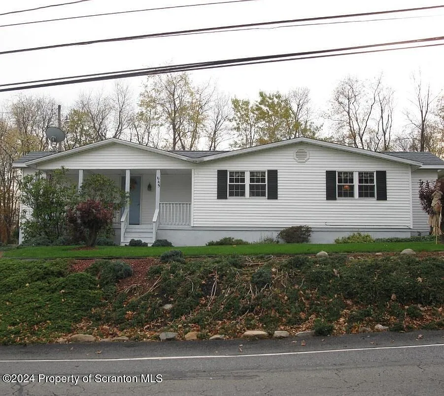 645 Oak St photo 1