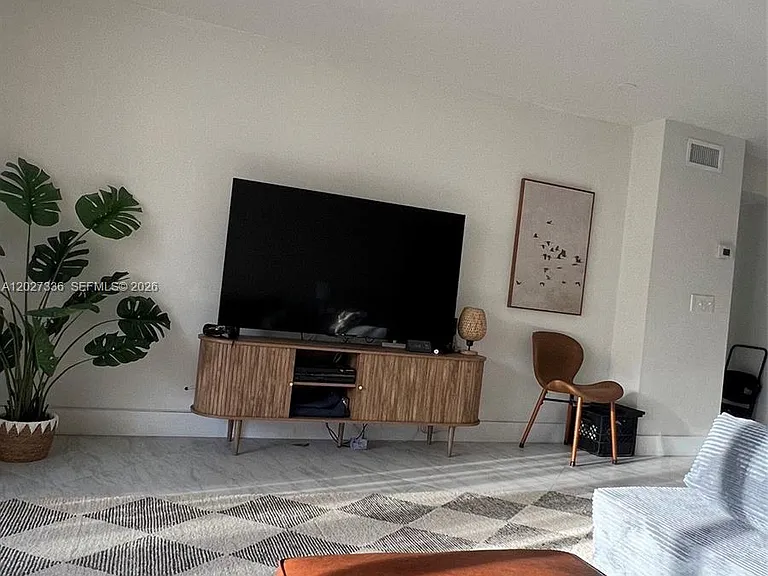 1000 NE 14th Ave #408 — Photo 17
