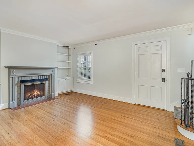 2240 Roswell Ave #4 — Photo 10