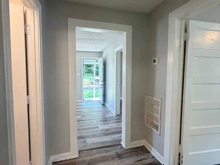 644 Gunn St — Photo 10