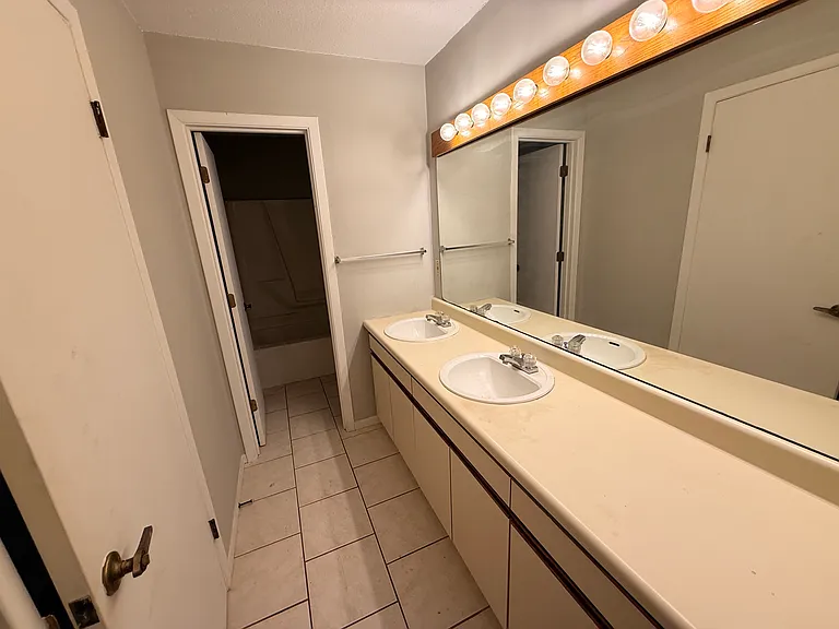 302 Buena Vista Dr #H — Photo 8