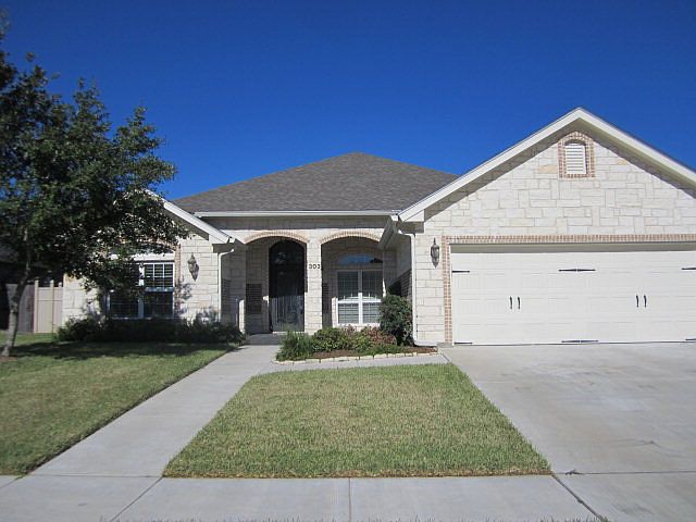 1st image of 303 Auburn Hl