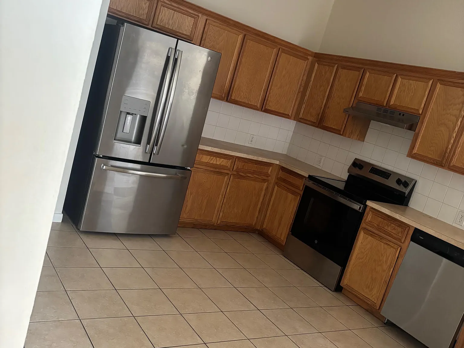 3 bed, 1300 sqft, $1,300 — Photo 4