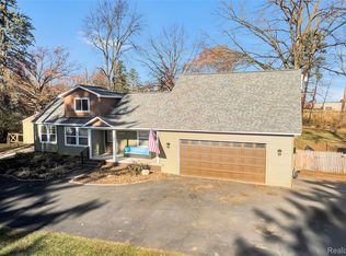 34682 Beacon St, Livonia, MI 48150