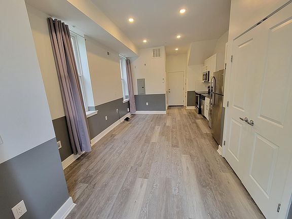 5th image of 2817 W Girard Ave #1R