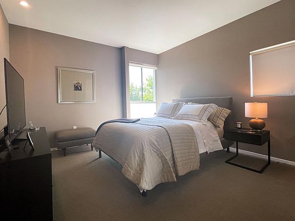 5th image of 12602 Moorpark St #300