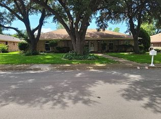 1034 Hunters Creek Dr, Desoto, TX 75115