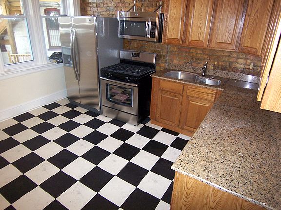 5th image of 1337 W Wellington Ave #1