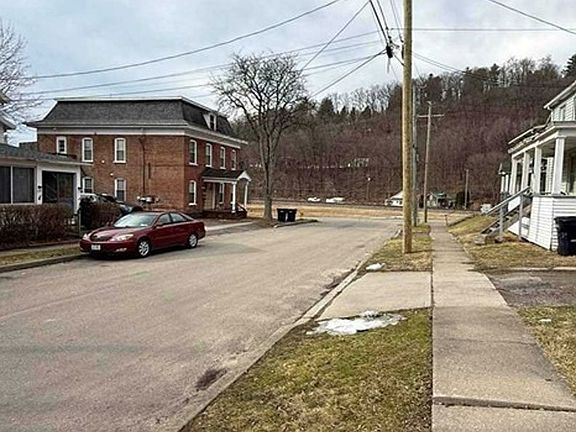 Exterior Neighborhood (street photo)