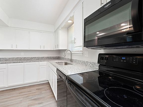 5th image of 221 E Washington St Unit A