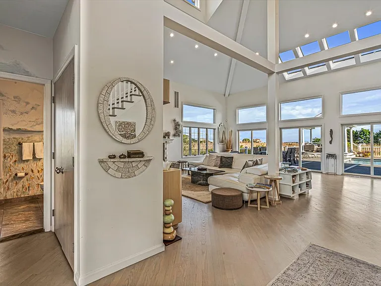 Bay Meadow Ln — Photo 3