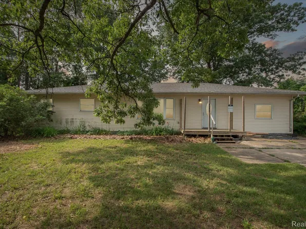 4060 Swarthout Rd, Pinckney, MI 48169