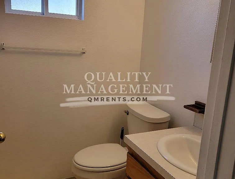 624 W Dewey Ave — Photo 9