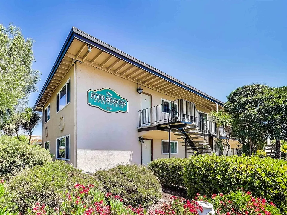 Four Seasons Apartments