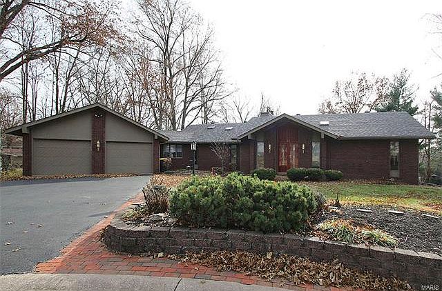 1st image of 21 Camelot Dr