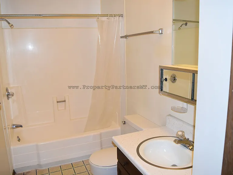 211 S 15th Ave — Photo 3
