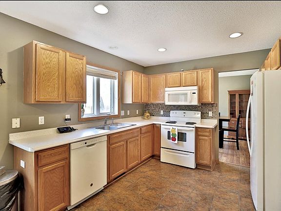 4th image of 15789 Osmium St NW