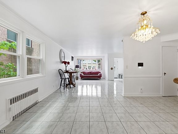 5th image of 136 W 56Th St
