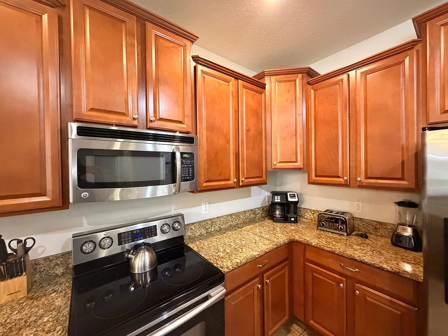 Stunning 8-Bedroom Champions Gate Pool Home | Cable, Internet & Pool Care Included — Photo 4