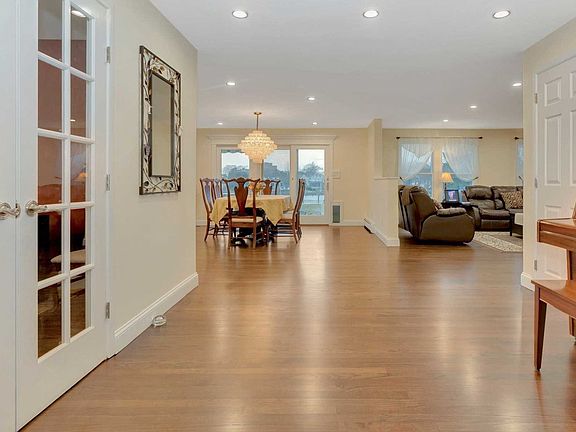 3rd image of 275 Willetts Ln