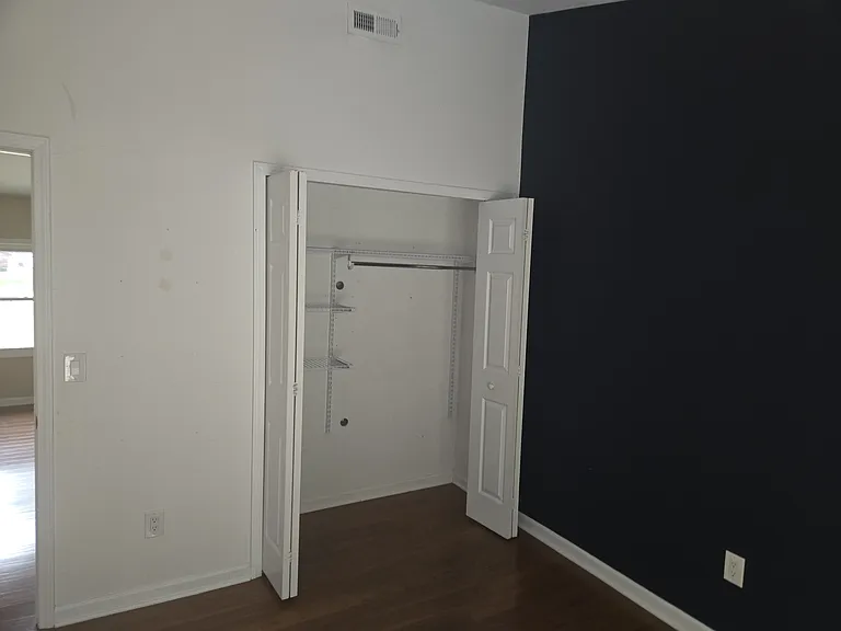 18334 Irving St — Photo 16