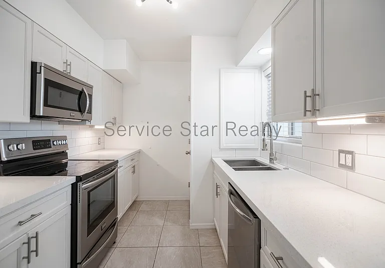 102 W Maryland Ave #D2 — Photo 5