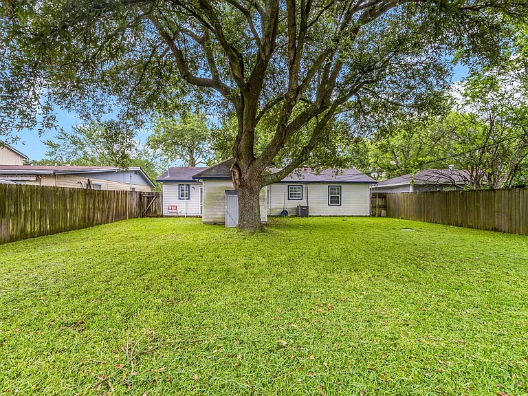 8745 Kimberly Dr — Photo 19