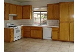3rd image of 15678 Gulfstream Ave