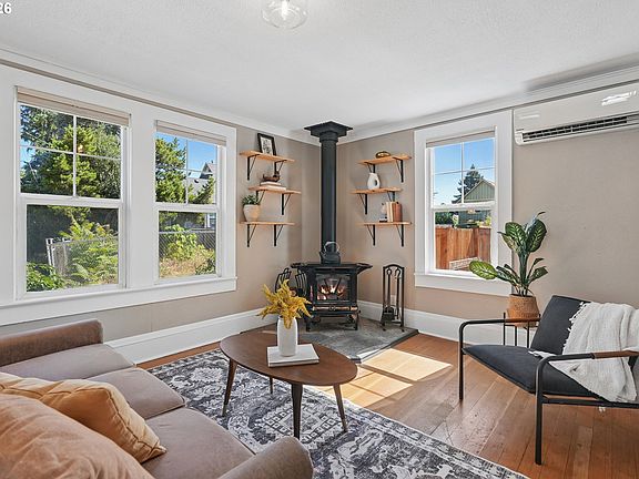 4th image of 7922 N Ivanhoe St